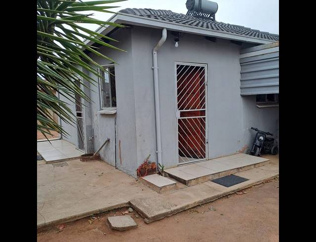 3 BEDROOM HOUSE FOR SALE IN SOSHANGUVE EAST